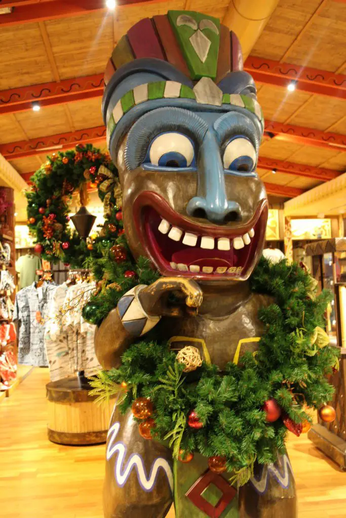 DisneyPolynesianChristmasBouTiki