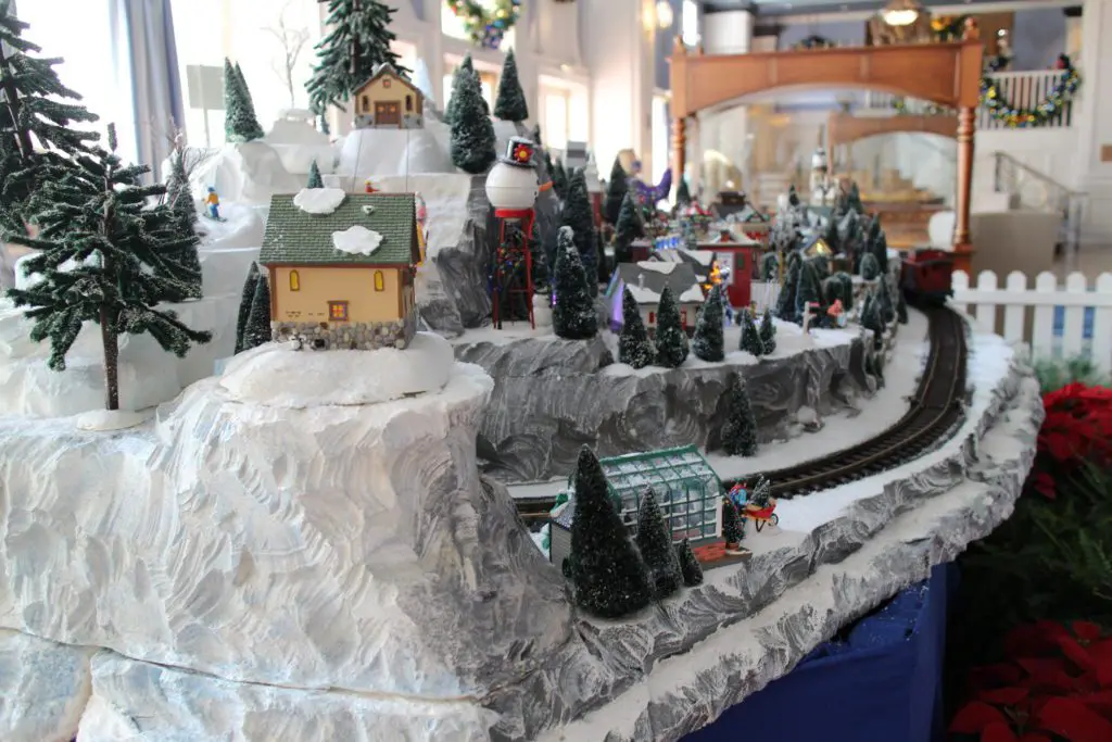 DisneyYachtClubChristmasVillageTrain